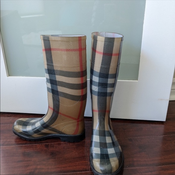 Authentic Burberry Boots - size 36 - Picture 2 of 5
